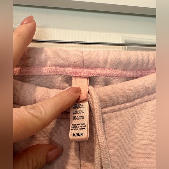 SKIMS Pink Sweatpants – Size Medium – Excellent Condition - Picture 2 of 2